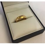 22ct wedding band size O, approx weight 5.4g.