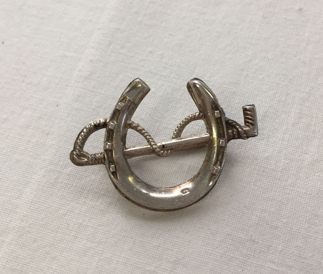 Antique silver horseshoe and riding crop brooch. Hallmark Chester 1898, maker J & R Griffin.