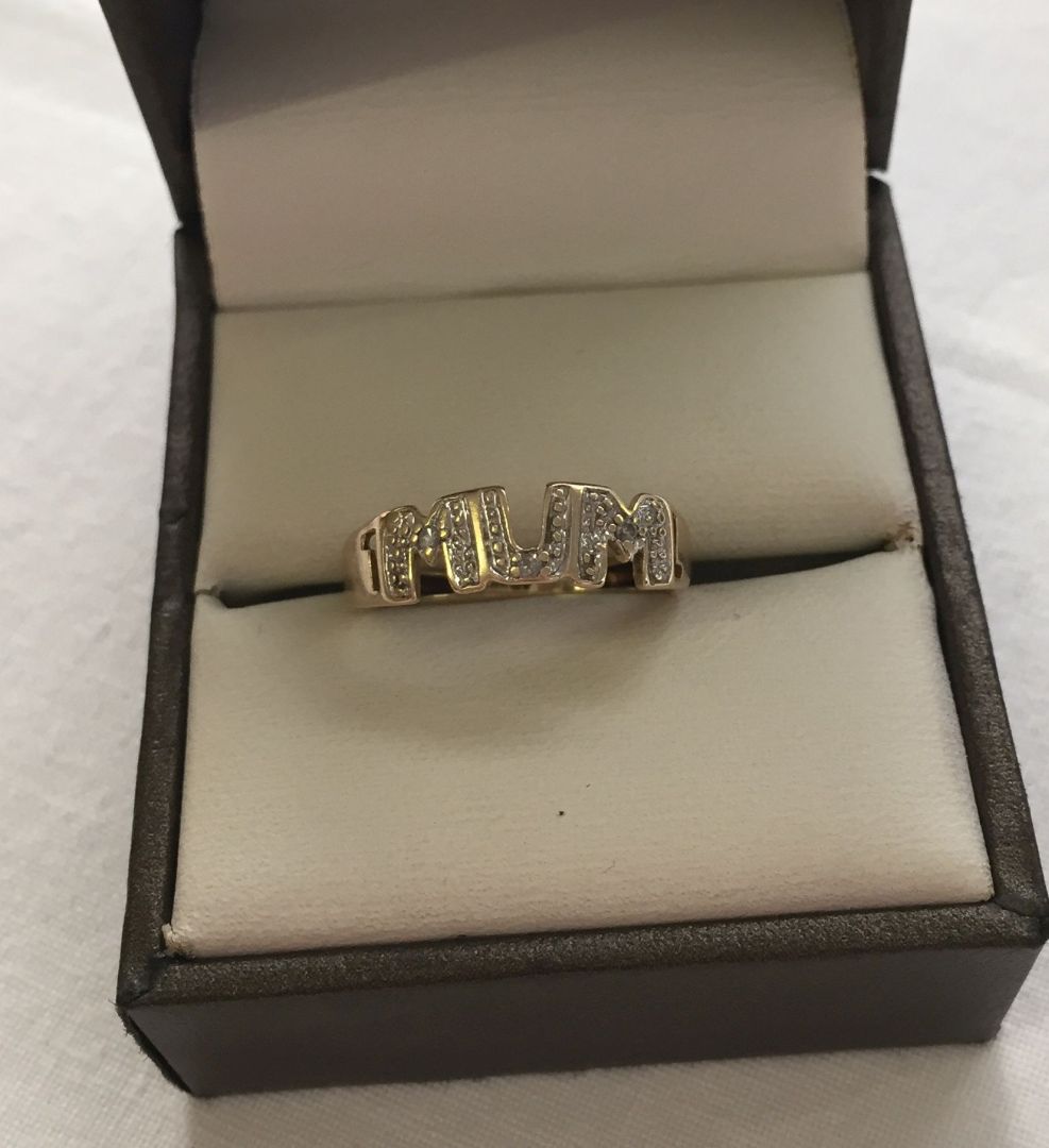 9ct gold 'MUM' ring set with 3 small diamonds. Size M, weight approx 1.4g. - Image 2 of 2