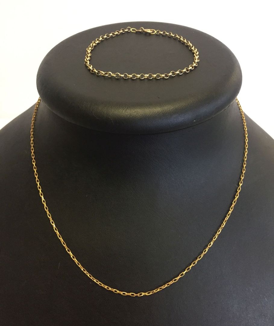 2 9ct gold chains, a belcher chain measuring 19cm and a 44cm chain. Total weight approx 4.4g.