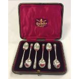 Pretty boxed set of antique silver coffee spoons with clam shell design to the handles. Hallmarked