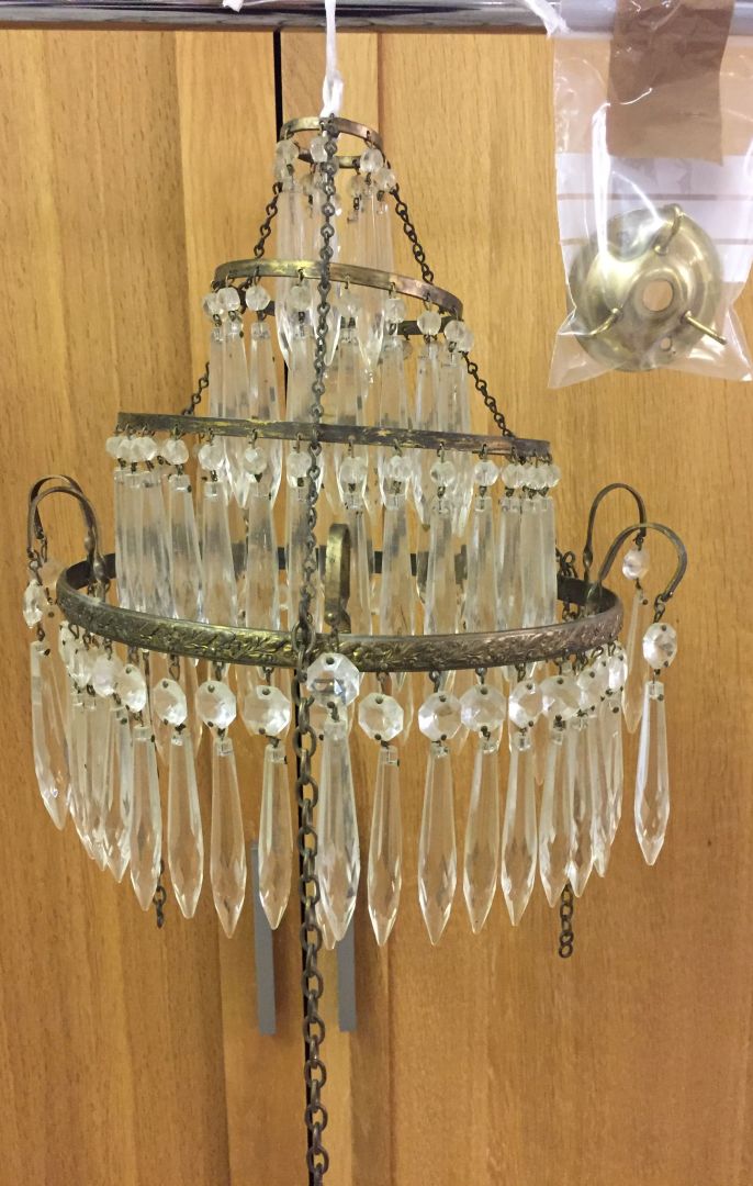 A Victorian 4 tier crystal and brass chandelier, complete with all drops in good order. With 3 point