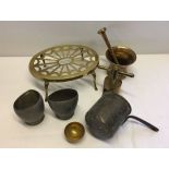 A quantity of mixed metalware to include brass pestle & mortar.