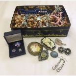 A box containing a good quantity of vintage costume jewellery to include diamante and popping