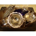 Silver plated items (7).