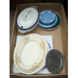 A box of mixed ceramics to include Wedgwood, wall plates, tureen and cover etc.