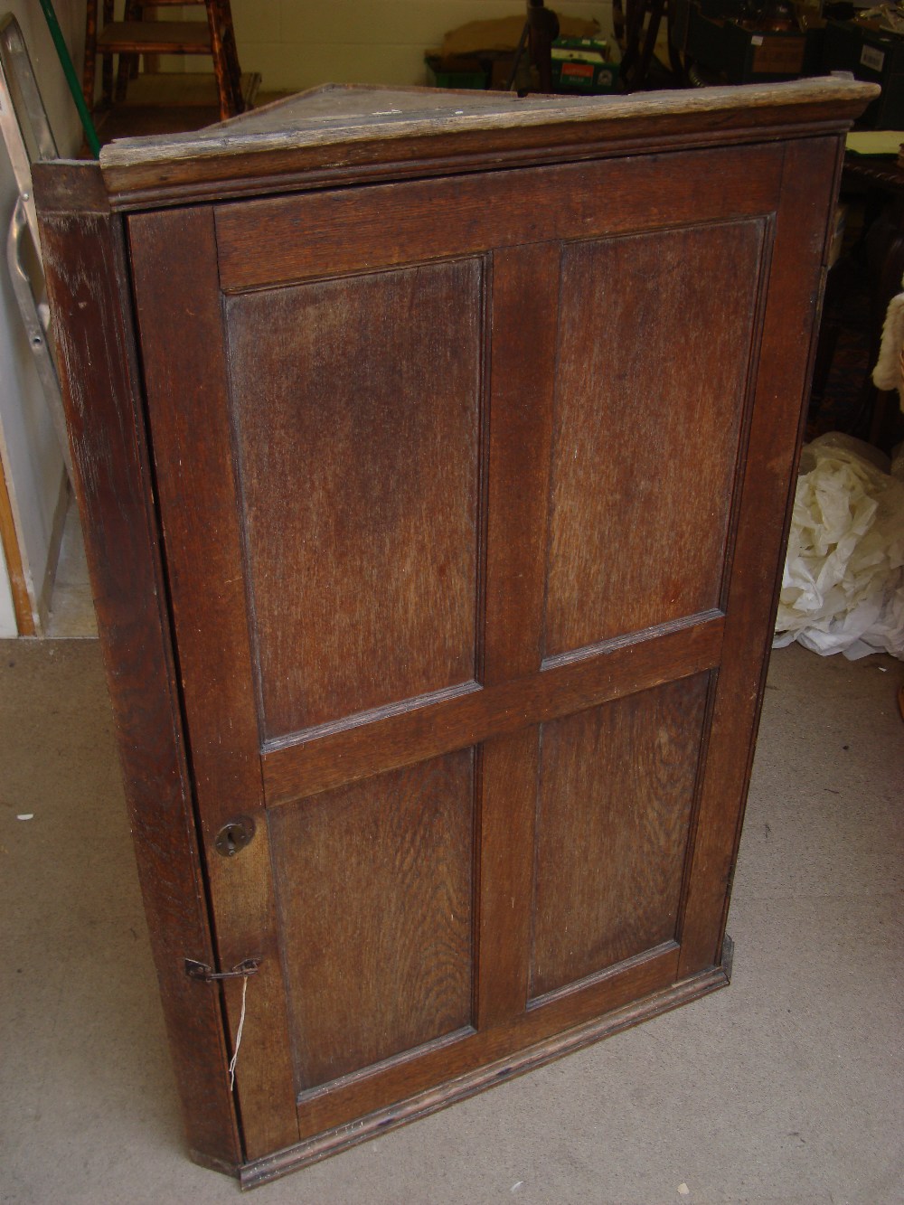 A late 18th/early 19th Century oak hanging corner cupboard.