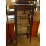 An Edwardian mahogany inlaid vitrine.