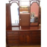 An American Thomasville cherrywood dressing table with raised tall mirrors,