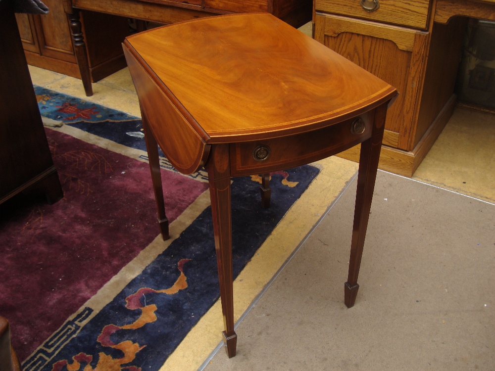 A good quality Edwardian reproduction Pembroke table.