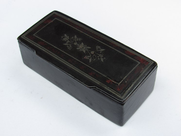 A 19th Century papier maché snuff box with tortoiseshell and white metal inlay