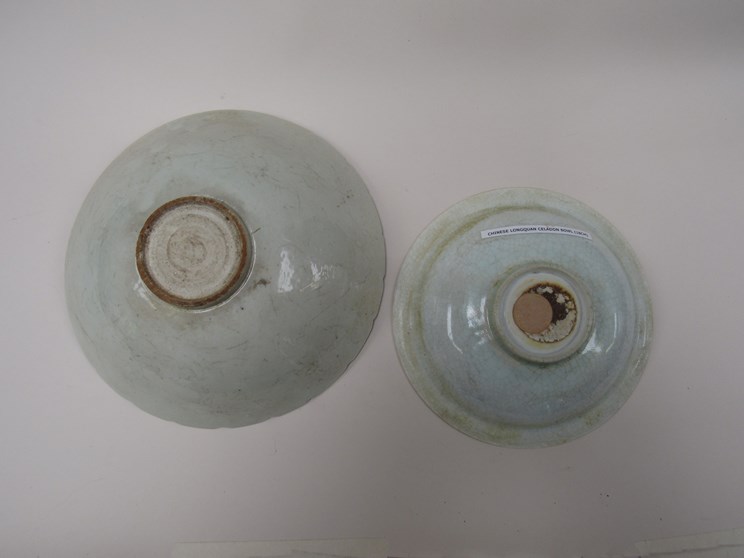 A Chinese Longquan Celadon bowl (18cm diameter) and a floral pattern Celadon bowl (22cm diameter) - Image 2 of 2