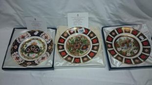 3 boxed Royal Crown Derby Christmas plates
 
This is in good condition with no damage observed