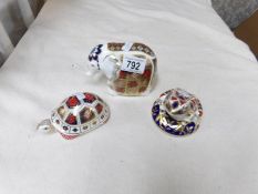 3 Royal Crown Derby paperweights, elephant, frog and tortoise
 
This is in good condition with
