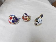 3 Royal Crown Derby paperweights, birds
 
This is in good condition with no damage observed
1st