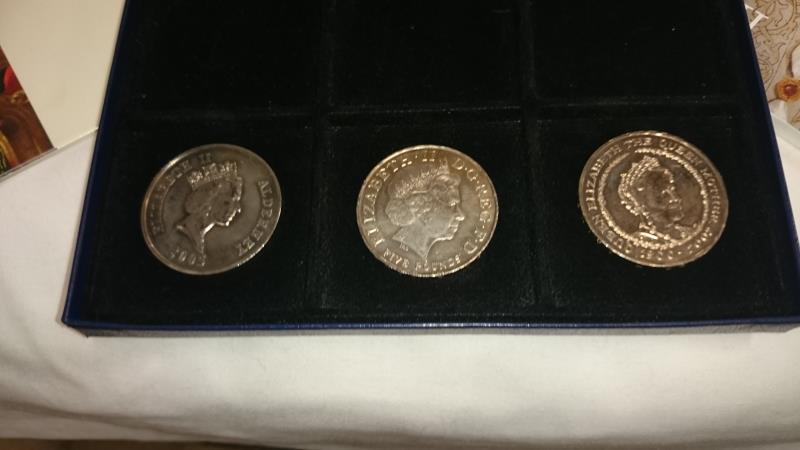 9 brilliant Royal Mint uncirculated £5 coins - Image 2 of 10