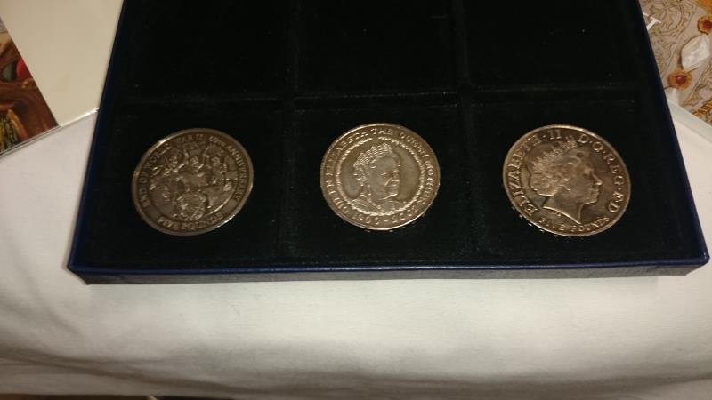 9 brilliant Royal Mint uncirculated £5 coins - Image 3 of 10