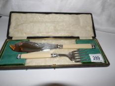 A cased pair of good quality fish servers