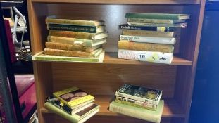 A quantity of horticultural books