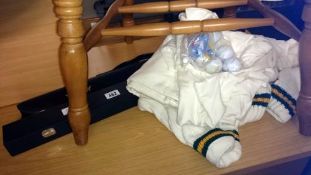 2 Riley snooker cues, golf and cricket items