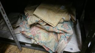 A mixed lot of linen