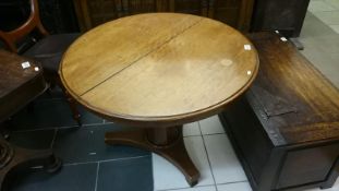 A Victorian mahogany circular table
