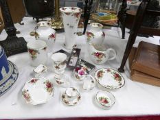 16 pieces of Royal Albert Old Country Roses