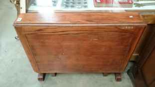 An oak drop leaf table