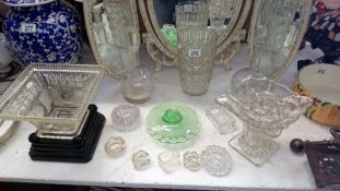 A mixed lot of glass vases,