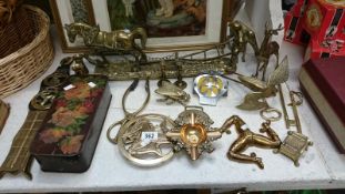 A mixed lot of brassware including horse brasses