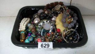 A mixed lot of costume jewellery