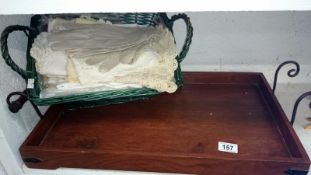 A quantity of linen and lace items and a wooden tray a/f