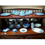 A mixed lot of blue and white ware including Copeland Spode,