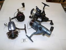 2 Daiwa 7270A,