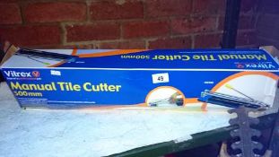 A manual tile cutter