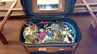 A quantity of costume jewellery