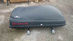 Toyota topbox with roof bars - Locked, no key