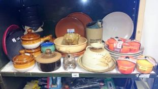 A quantity of kitchenalia