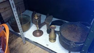 A quantity of bronze/brass items