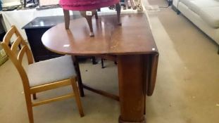 A drop leaf dining table