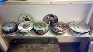 A large quantity of collector's plates