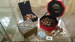 A mixed lot of costume jewellery