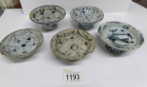5 Chinese blue and white footed offering bowls,