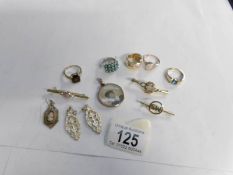 A mixed lot of rings and other jewellery