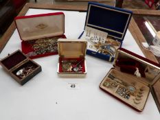 A mixed lot of costume jewellery