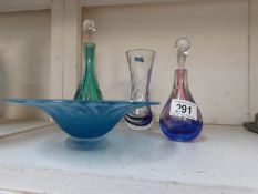 4 items of coloured glass