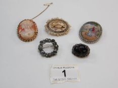 A mixed lot of Edwardian and other brooches