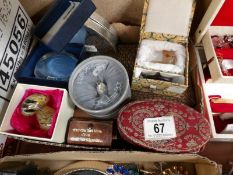 A mixed lot including Royal Doulton miniature figure,