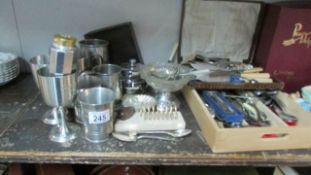 A mixed lot of silver plate, cutlery etc