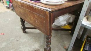 An oak drop leaf table